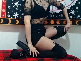 strechy-girl profile