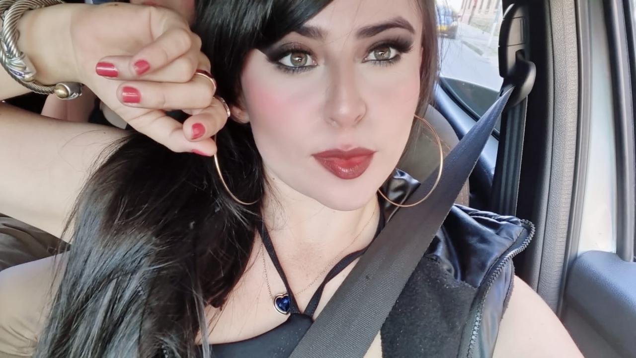 KarelySexy