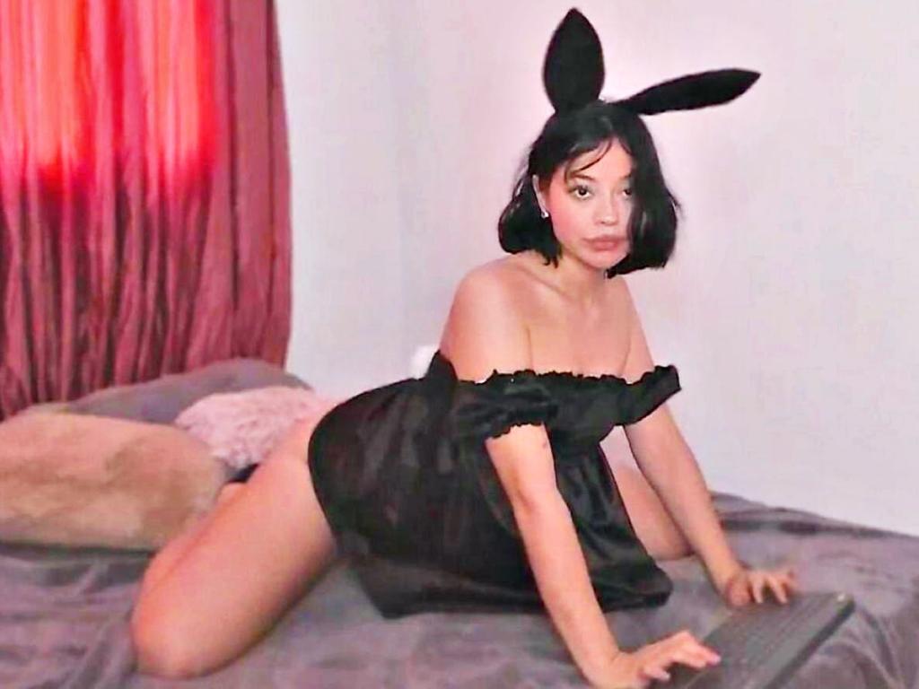 Aria and Ana Bad's intimate moment