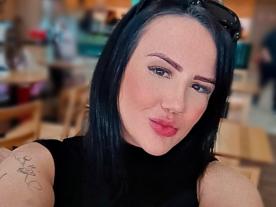 -Laura- profile